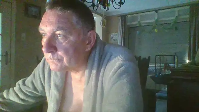 Snapshot of edje59a chatting on 03/14/25, 07:26 edje59a online show from 03/14/25, 07:26