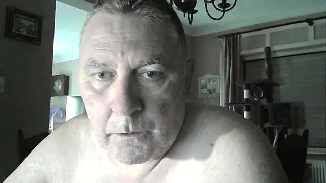 Snapshot of edje59a chatting on 10/07/25, 06:43 edje59a online show from 10/07/25, 06:43