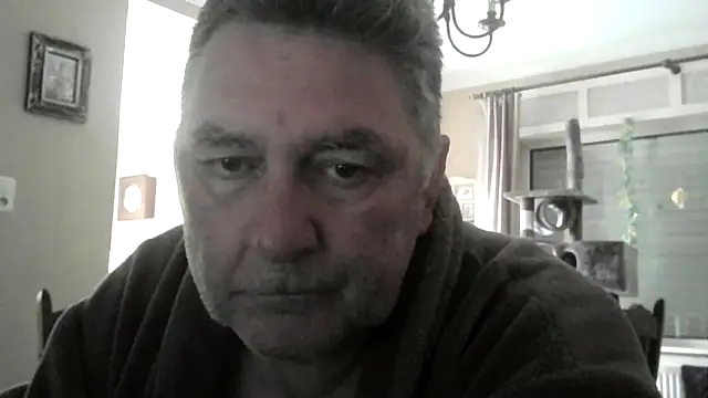 Snapshot of edje59a chatting on 04/09/26, 06:52 edje59a online show from 04/09/26, 06:52