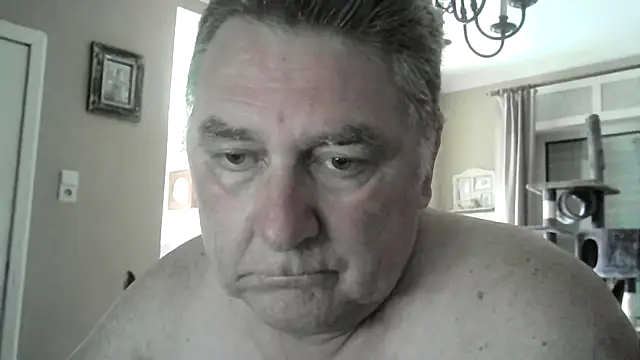 Snapshot of edje59a chatting on 04/28/26, 06:18 edje59a online show from 04/28/26, 06:18