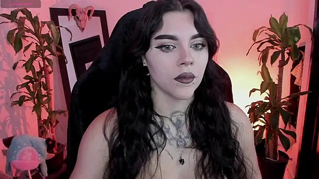 MissCharlottte 18 online show from 05/15/26, 03:02