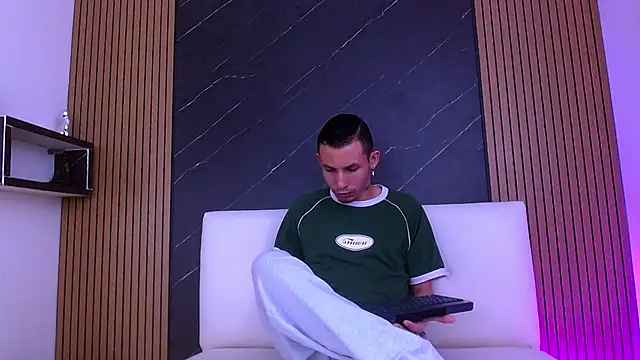 Isak Berekoa online show from 06/20/26, 11:02