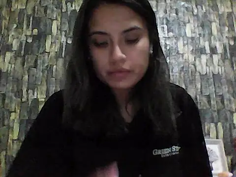 Snapshot of BabyCinnamon1 chatting on 06/20/26, 04:59 BabyCinnamon1 online show from 06/20/26, 04:59