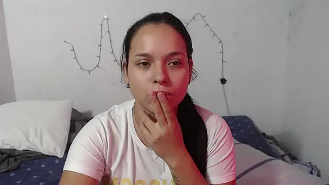 Snapshot of Adaraa_garcia03 chatting on 06/10/26, 02:16 Adaraa garcia03 online show from 06/10/26, 02:16