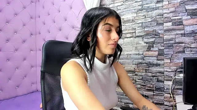 Snapshot of haileypetite chatting on 05/22/26, 01:06 haileypetite online show from 05/22/26, 01:06