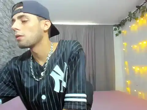 AlexBunny  online show from 05/18/26, 07:52