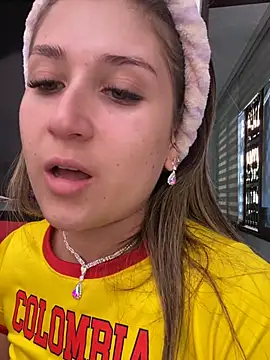 IsabelleMilan online show from 06/27/26, 08:03