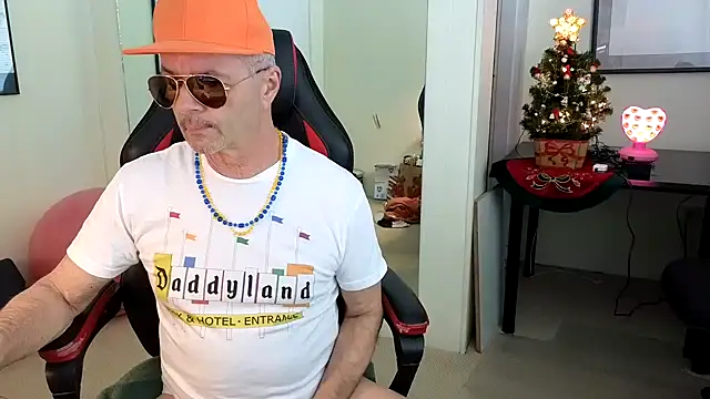 Snapshot of hotdadbod chatting on 12/06/24, 09:13 hotdadbod online show from 12/06/24, 09:13