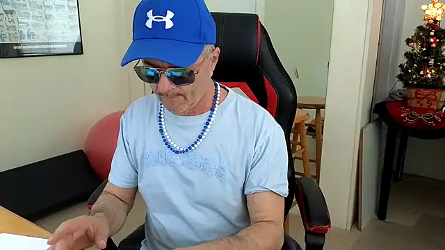 Snapshot of hotdadbod chatting on 12/12/24, 09:26 hotdadbod online show from 12/12/24, 09:26