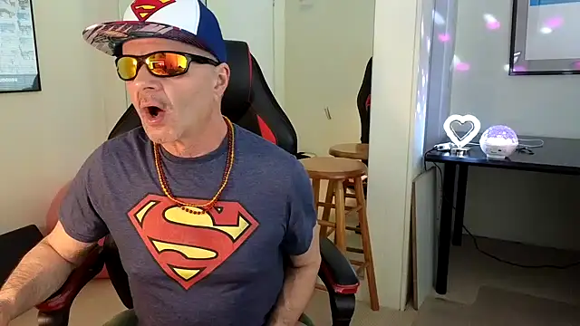 Snapshot of hotdadbod chatting on 12/29/24, 09:20 hotdadbod online show from 12/29/24, 09:20