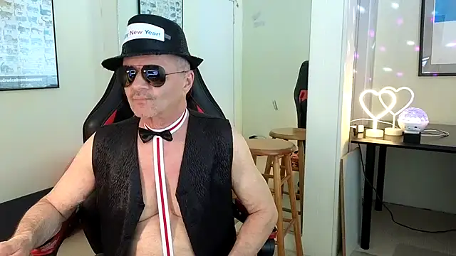 Snapshot of hotdadbod chatting on 01/01/25, 09:20 hotdadbod online show from 01/01/25, 09:20