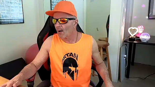 Snapshot of hotdadbod chatting on 01/26/25, 09:18 hotdadbod online show from 01/26/25, 09:18