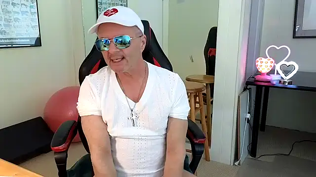 Snapshot of hotdadbod chatting on 02/03/25, 09:39 hotdadbod online show from 02/03/25, 09:39