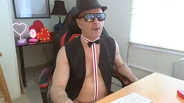 Snapshot of hotdadbod chatting on 02/14/25, 09:21 hotdadbod online show from 02/14/25, 09:21