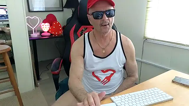 Snapshot of hotdadbod chatting on 02/15/25, 09:04 hotdadbod online show from 02/15/25, 09:04