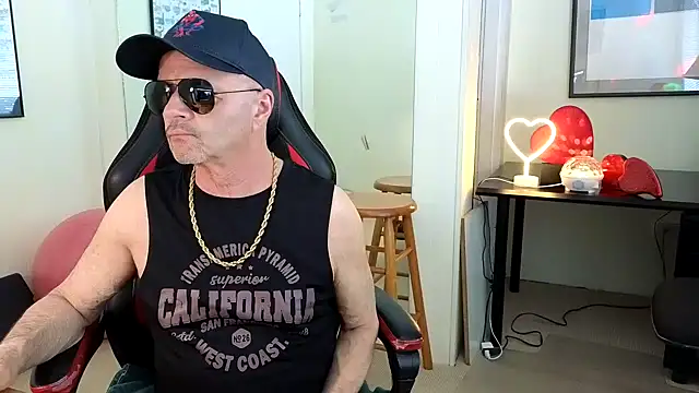 Snapshot of hotdadbod chatting on 03/06/25, 09:31 hotdadbod online show from 03/06/25, 09:31