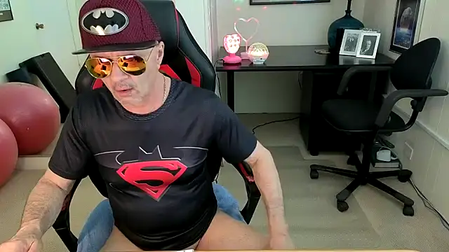 Snapshot of hotdadbod chatting on 09/08/25, 08:41 hotdadbod online show from 09/08/25, 08:41