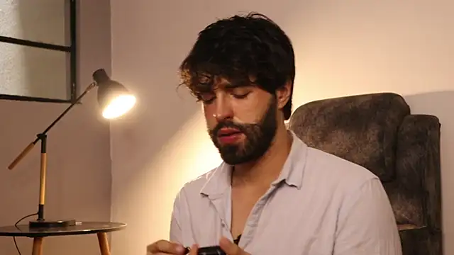 Snapshot of JuanMillano chatting on 05/20/26, 02:01 JuanMillano online show from 05/20/26, 02:01