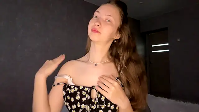 Snapshot of Emily_Mur_ chatting on 07/06/26, 05:04 Emily Mur online show from 07/06/26, 05:04