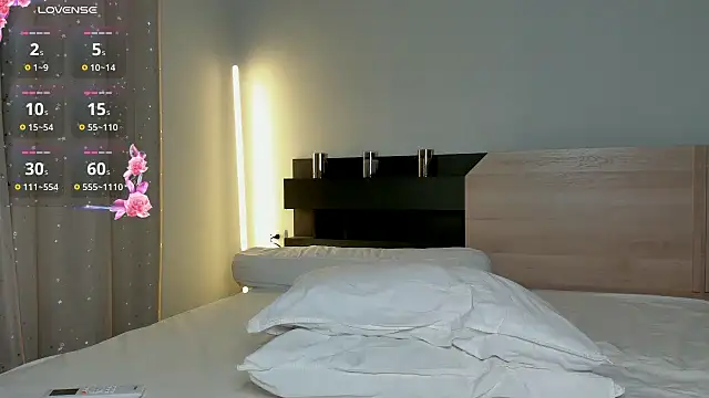 Snapshot of urblonde chatting on 12/03/24, 06:15 urblonde online show from 12/03/24, 06:15