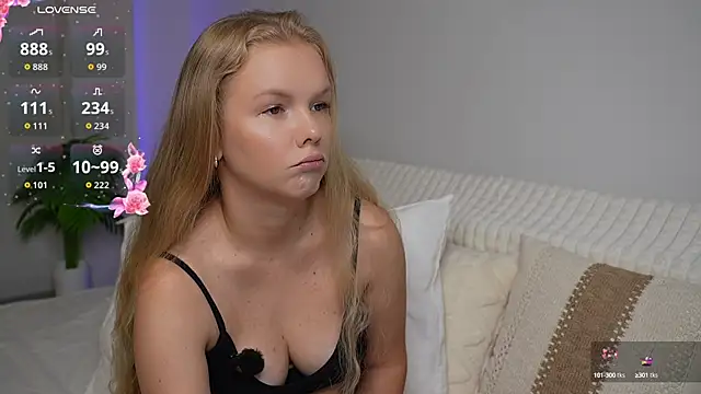 Snapshot of urblonde chatting on 09/19/25, 02:57 urblonde online show from 09/19/25, 02:57