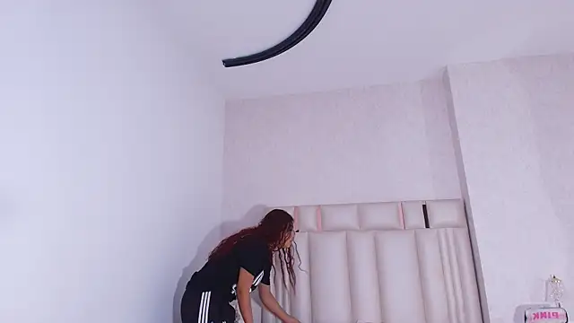 mia velvett  online show from 06/24/26, 11:53