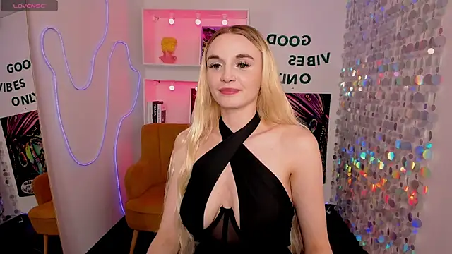 Snapshot of Mila__Lux chatting on 06/29/26, 08:53 Mila Lux online show from 06/29/26, 08:53