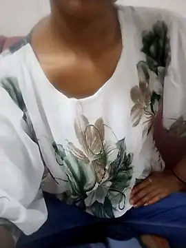 Snapshot of neha_singh0 chatting on 05/16/26, 06:21 neha singh0 online show from 05/16/26, 06:21