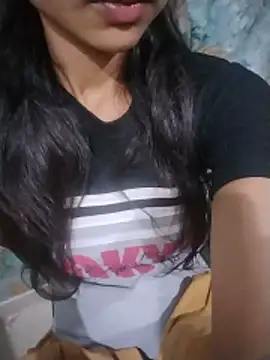 Snapshot of neha_singh0 chatting on 06/03/26, 05:07 neha singh0 online show from 06/03/26, 05:07