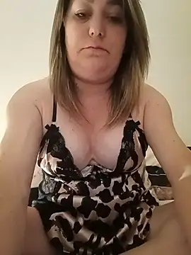 Snapshot of LouanaxXxx chatting on 05/17/26, 12:19 LouanaxXxx online show from 05/17/26, 12:19