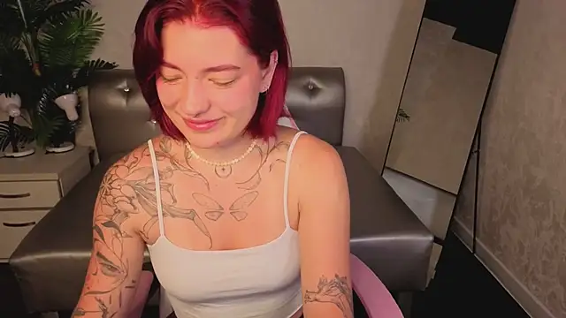 Snapshot of Nikki_Gringer chatting on 06/17/26, 01:30 Nikki Gringer online show from 06/17/26, 01:30