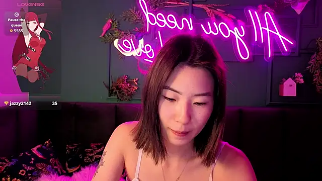 Snapshot of Runi_Asian chatting on 06/20/26, 01:30 Runi Asian online show from 06/20/26, 01:30