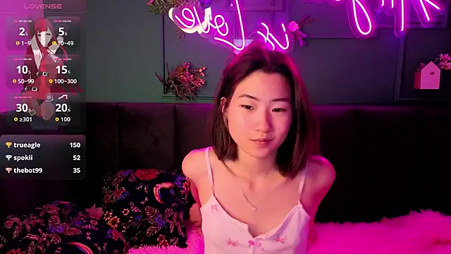Snapshot of Runi_Asian chatting on 06/22/26, 03:25 Runi Asian online show from 06/22/26, 03:25