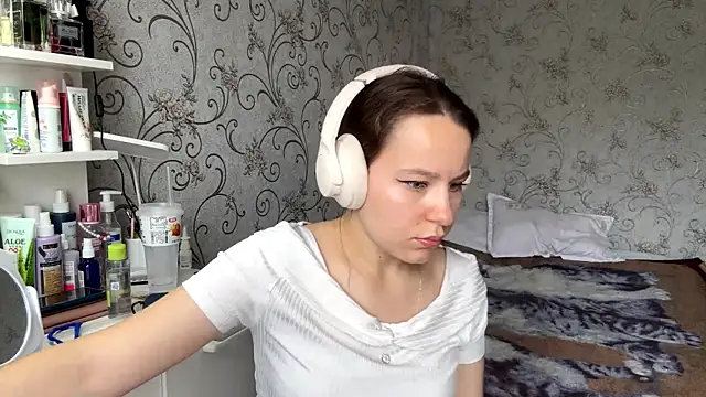 Snapshot of KathyrnEdmison chatting on 05/18/26, 06:41 KathyrnEdmison online show from 05/18/26, 06:41