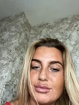 CharlottemilfUKx online show from 05/14/26, 06:26