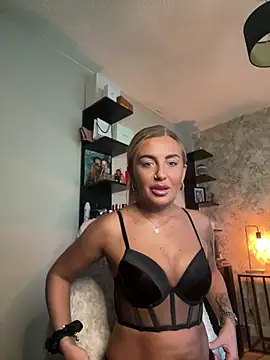 CharlottemilfUKx online show from 05/20/26, 06:14