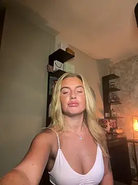 CharlottemilfUKx online show from 05/25/26, 11:11