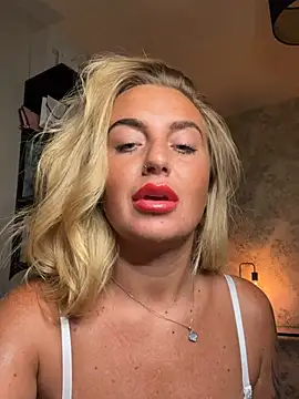 CharlottemilfUKx online show from 05/28/26, 11:13