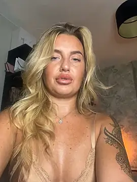 CharlottemilfUKx online show from 06/02/26, 07:49
