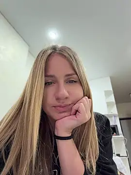 Snapshot of AnnaMist_ chatting on 07/03/26, 06:47 AnnaMist online show from 07/03/26, 06:47