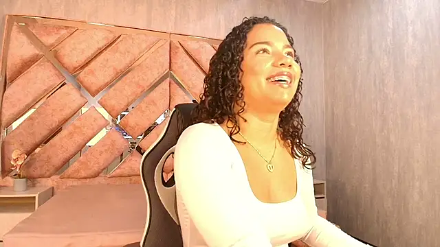 Snapshot of TamaraaHoney chatting on 05/15/26, 12:34 TamaraaHoney online show from 05/15/26, 12:34