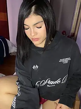Snapshot of Emilyrosett_ chatting on 05/19/26, 09:54 Emilyrosett online show from 05/19/26, 09:54