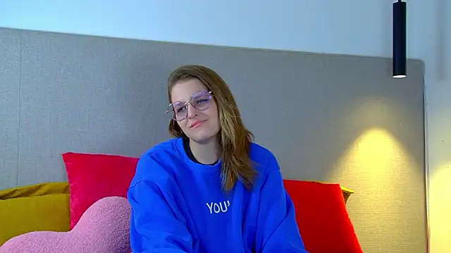 AlexaAvery online show from 06/14/26, 06:04