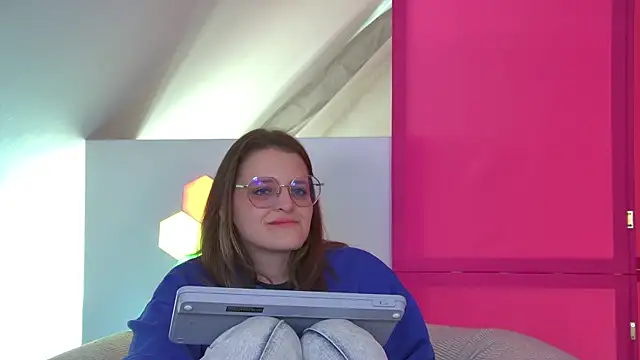 AlexaAvery online show from 06/16/26, 06:38