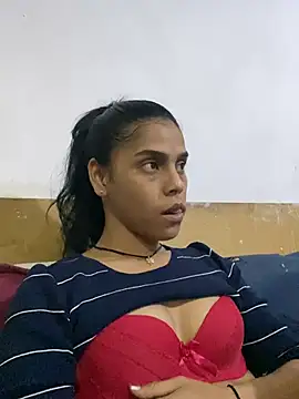 Snapshot of Saray_queen1 chatting on 07/02/26, 04:07 Saray queen1 online show from 07/02/26, 04:07