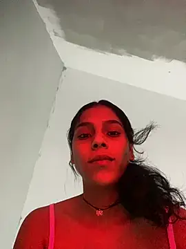 Snapshot of Saray_queen1 chatting on 07/06/26, 10:45 Saray queen1 online show from 07/06/26, 10:45