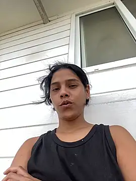 Snapshot of Saray_queen1 chatting on 07/10/26, 06:21 Saray queen1 online show from 07/10/26, 06:21