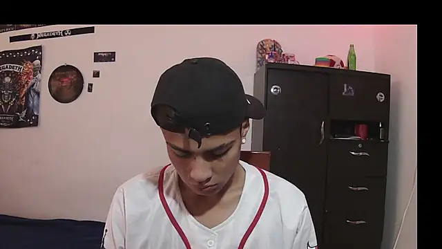 Snapshot of Fenix_hardcock chatting on 06/19/26, 04:22 Fenix hardcock online show from 06/19/26, 04:22