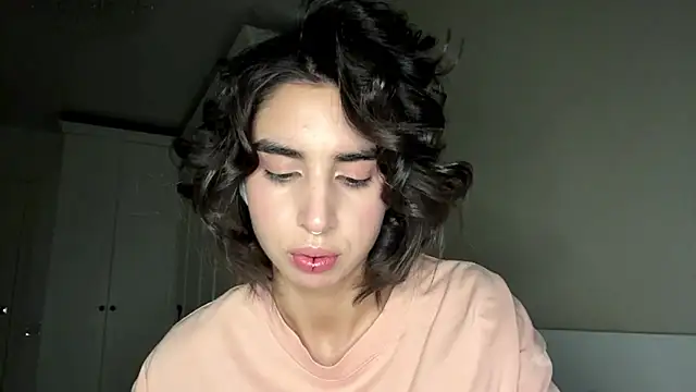 JessiaRuezga online show from 05/18/26, 12:22
