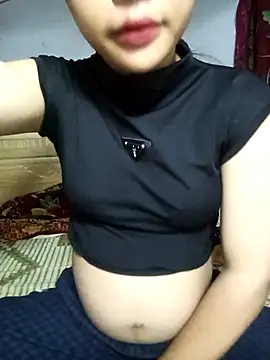 Snapshot of Hivi_06 chatting on 05/19/26, 10:27 Hivi 06 online show from 05/19/26, 10:27